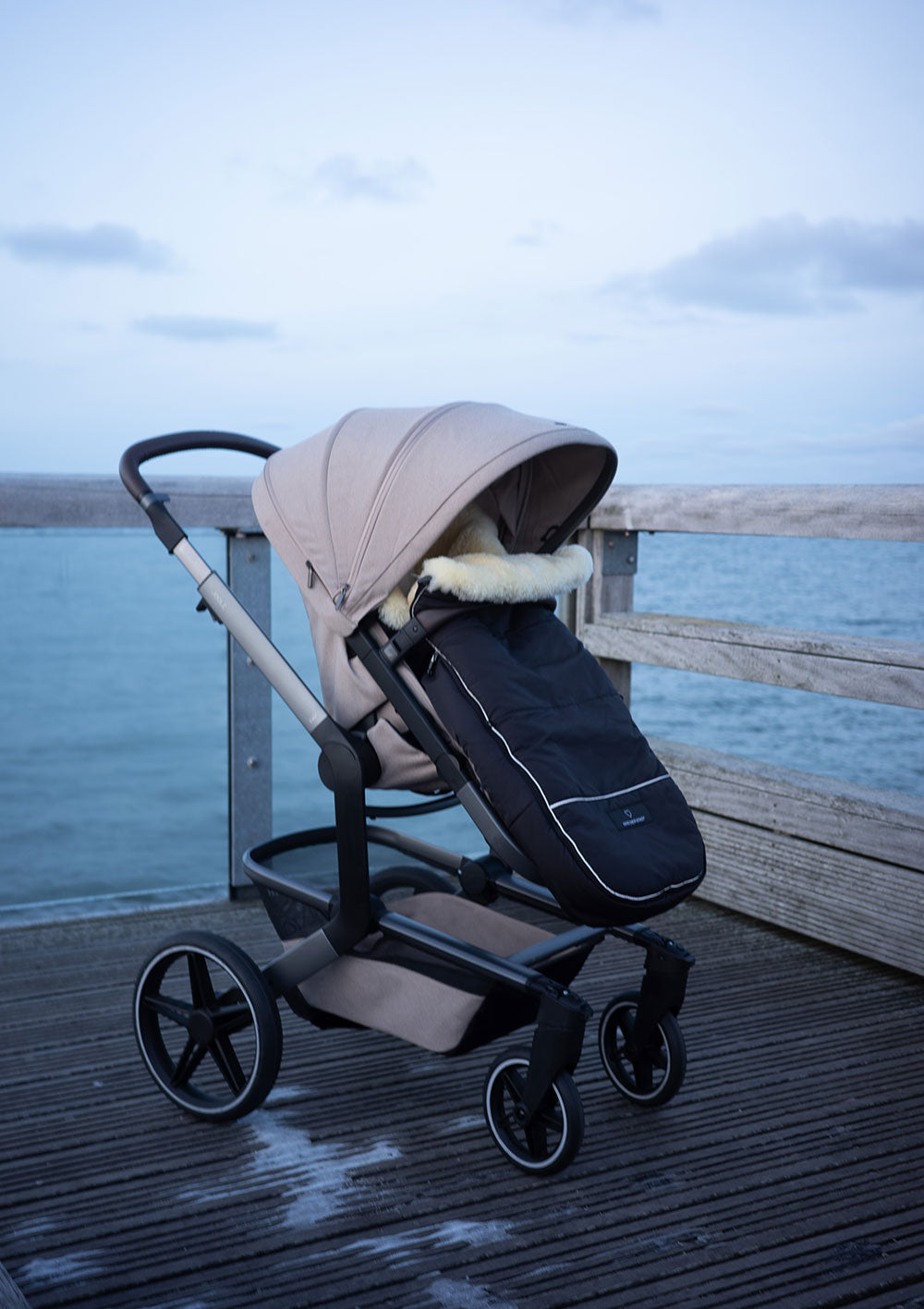 Premium Lammfell-Fußsack midnight black