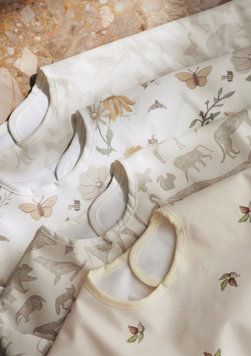 Jollein Lätzchen mit Ärmeln 'Animals' Nougat wasserdicht