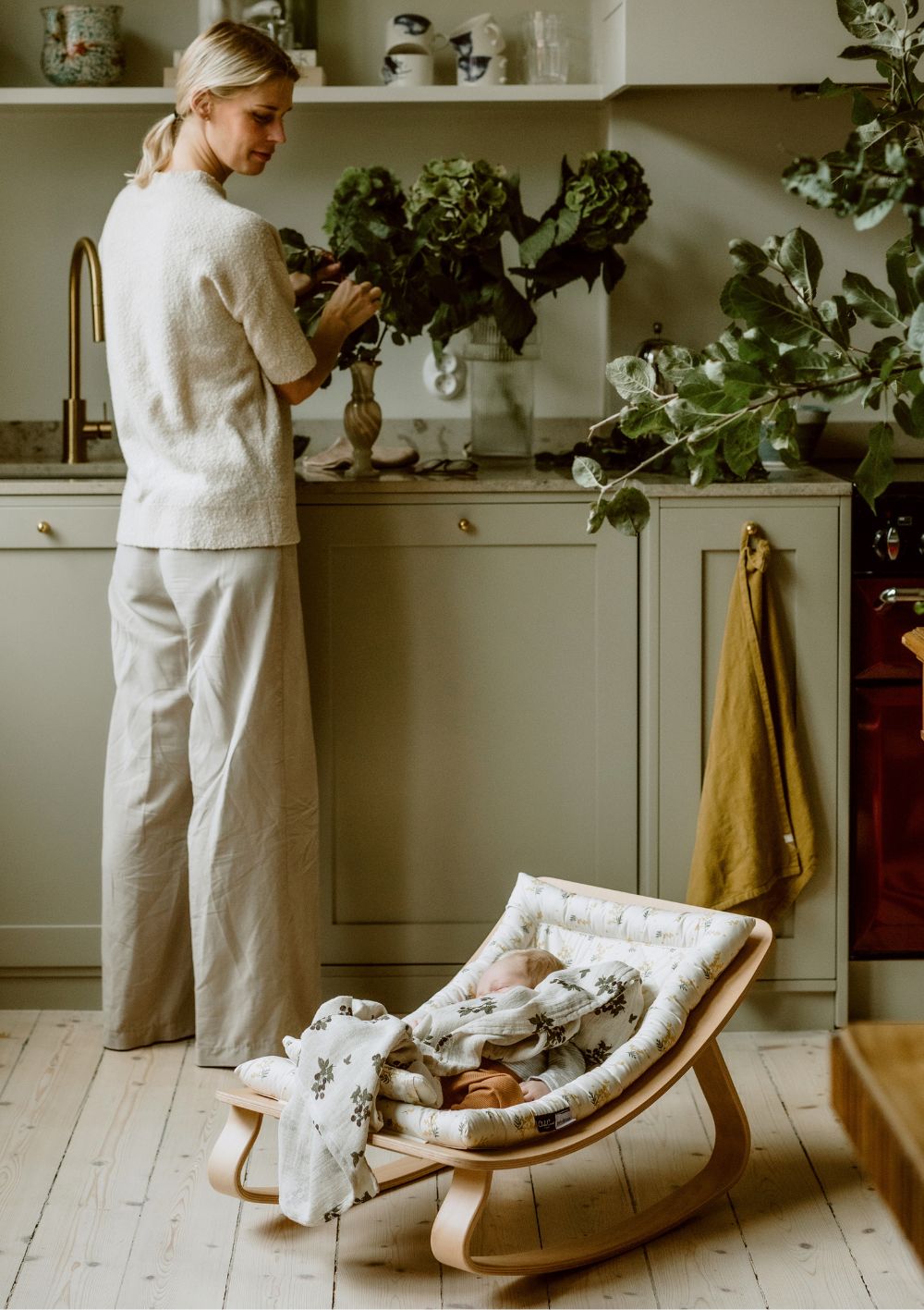 Charlie Crane Babywippe 'LEVO' Mimosa