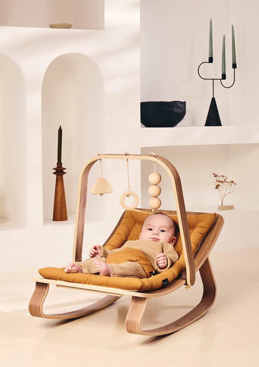 Charlie Crane Babywippe 'LEVO' Camel