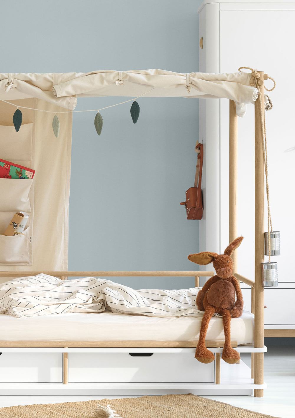 Dear April Girlande Leaves