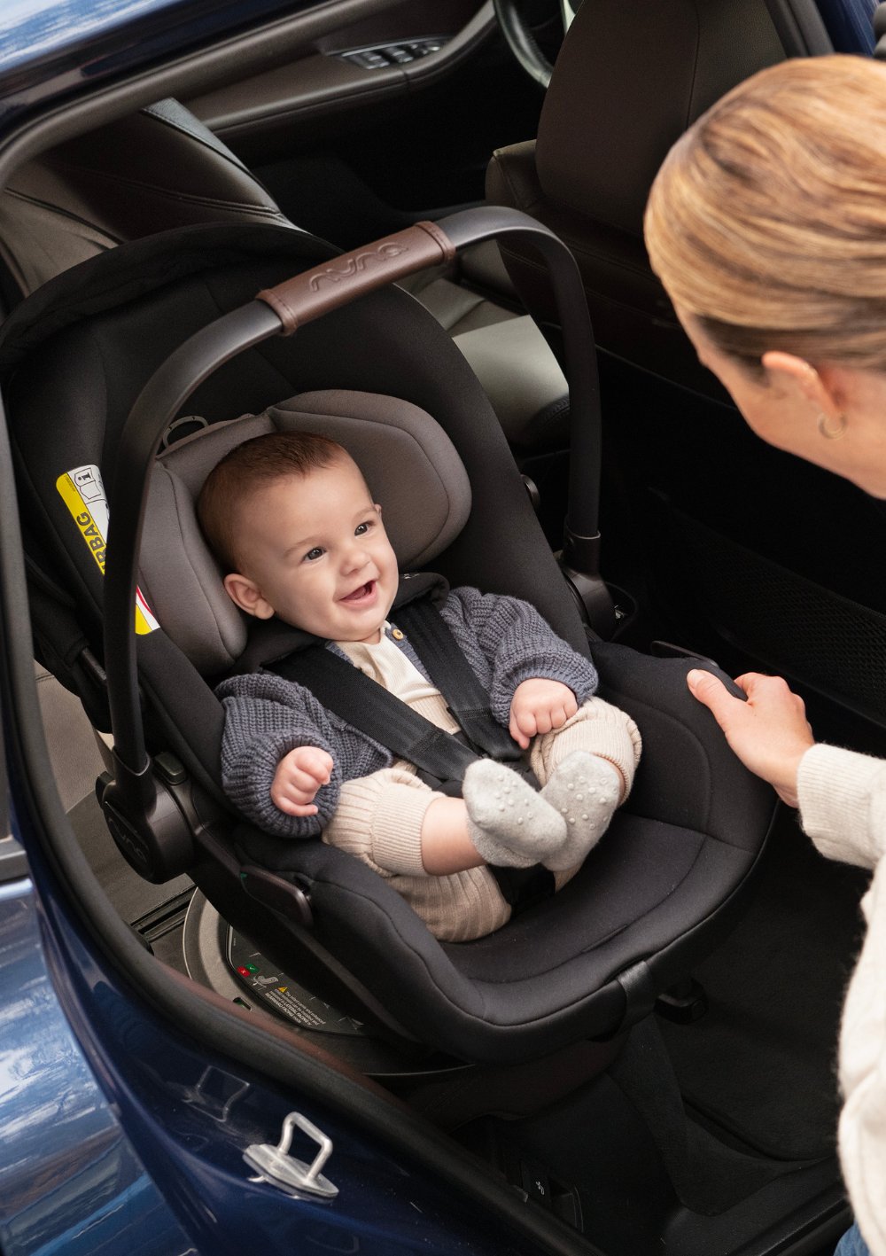 Nuna Babyschale ARRA flex Caviar