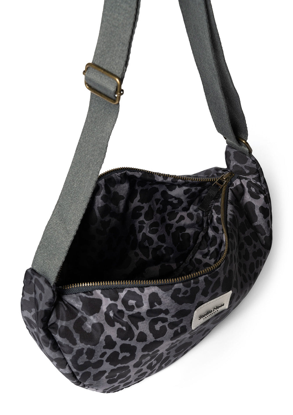 Studio Noos Umhängetasche 'Puffy Adult Fanny Pack' Antra Leopard