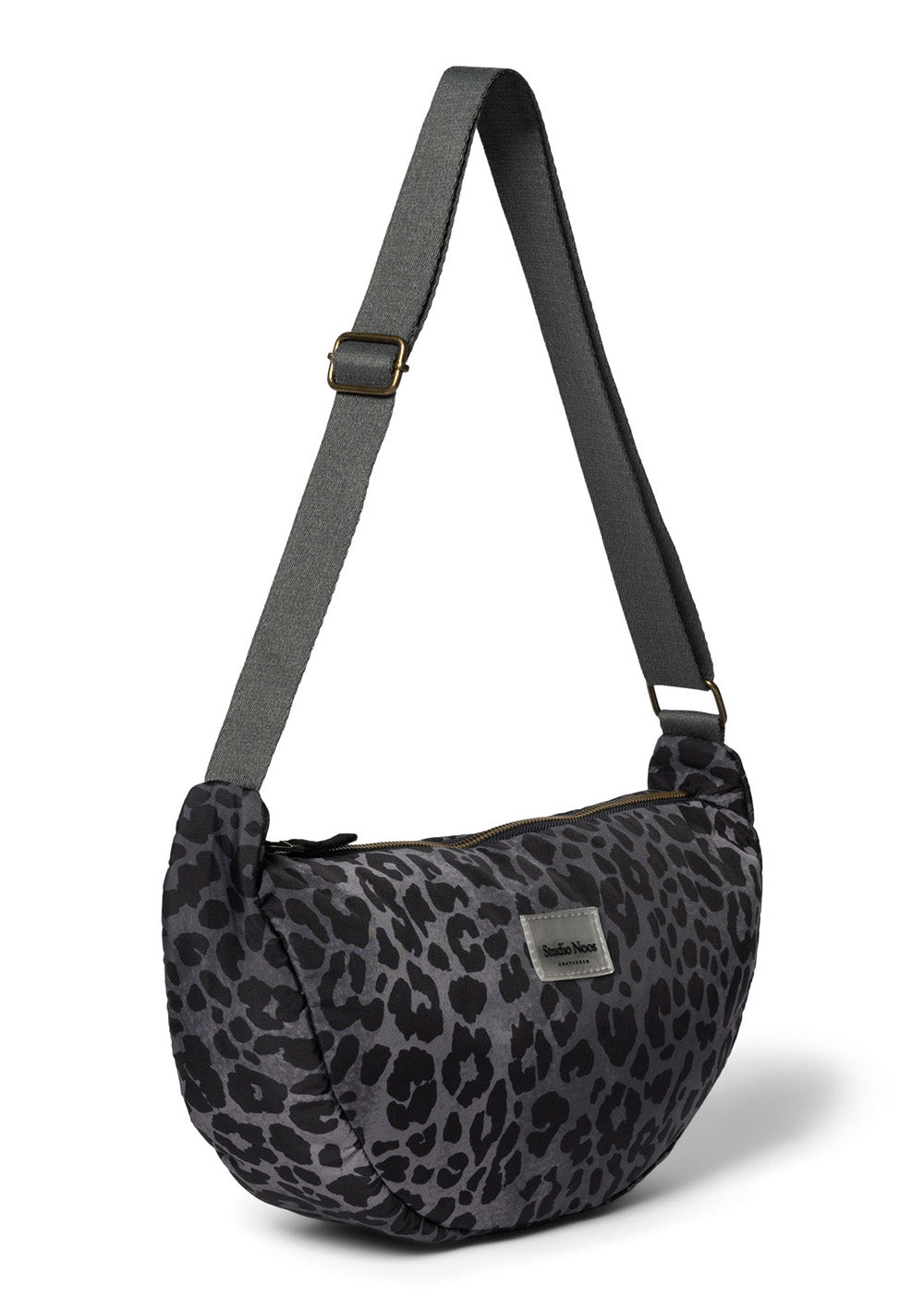 Studio Noos Umhängetasche 'Puffy Adult Fanny Pack' Antra Leopard
