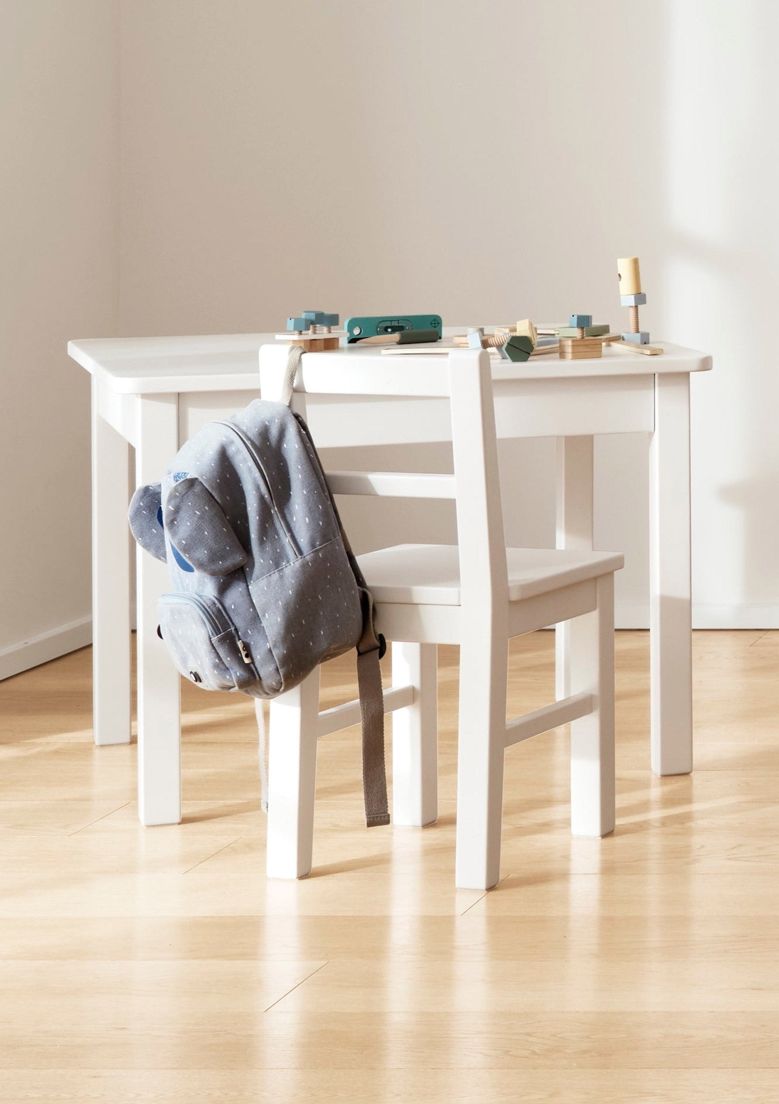 Isle of Dogs Design Kindertisch weiß mit Kinderstuhl weiß