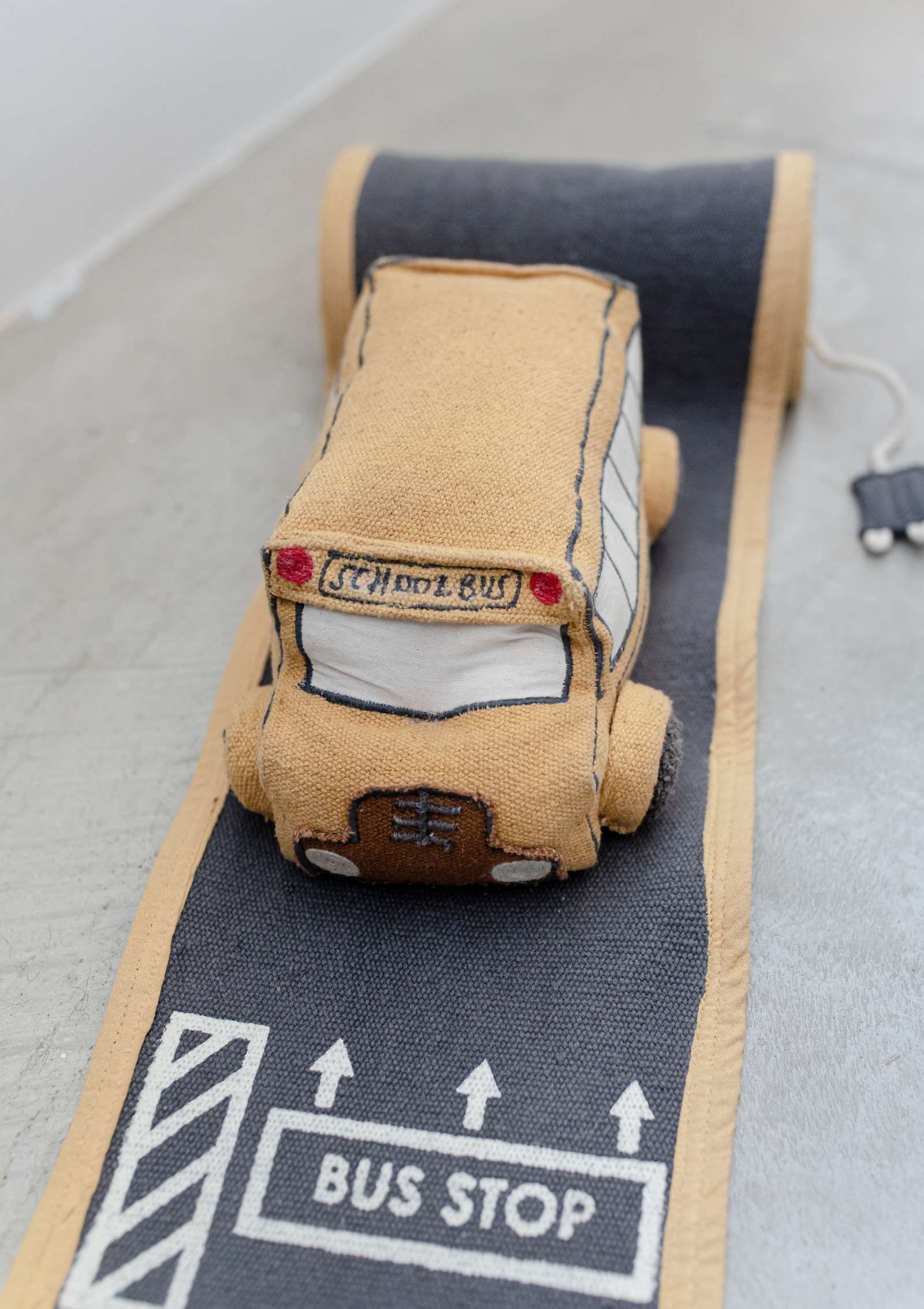 Lorena Canals Spiel-Set 'Ride & Roll' School Bus