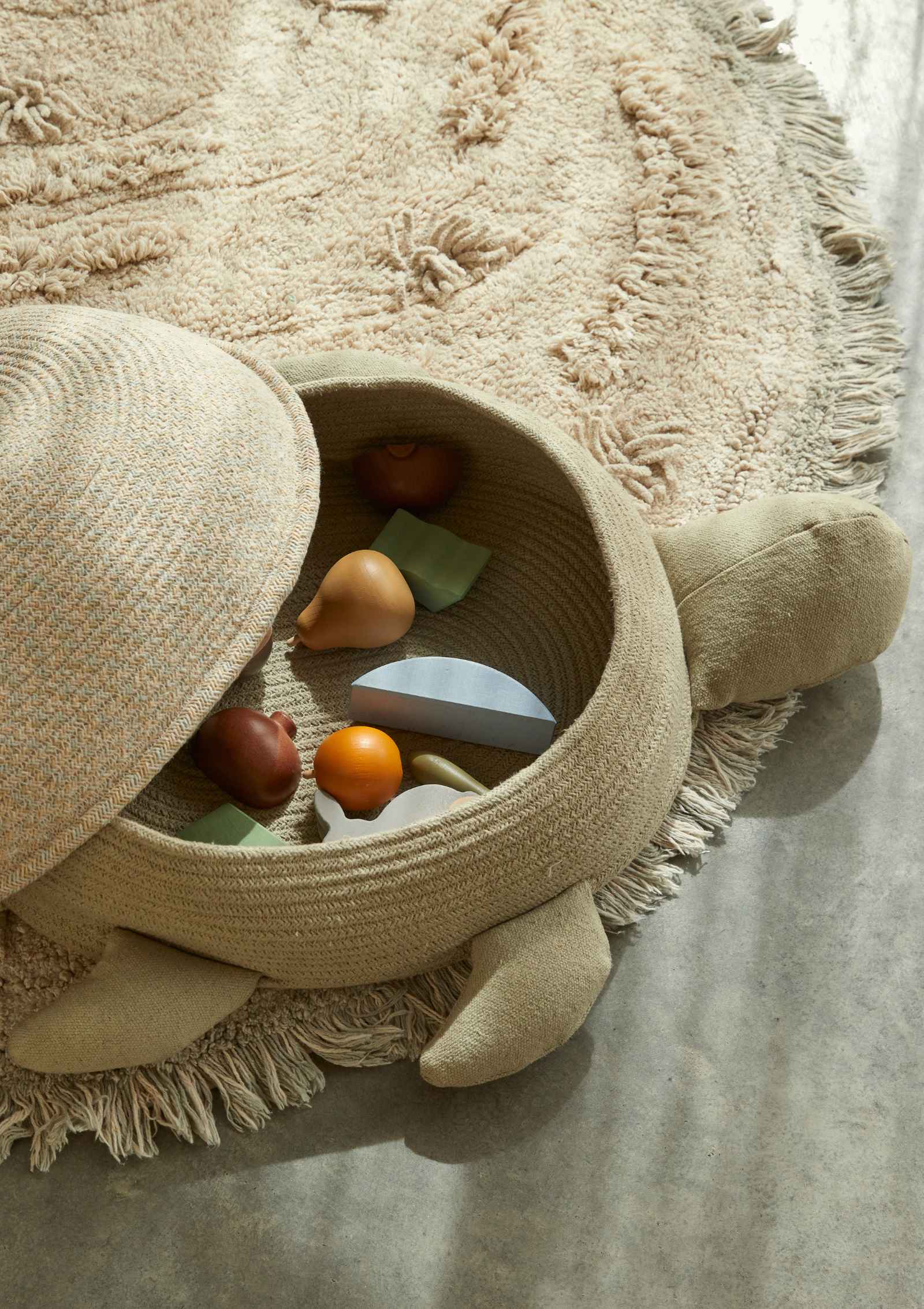 Lorena Canals Korb 'Mama Turtle'