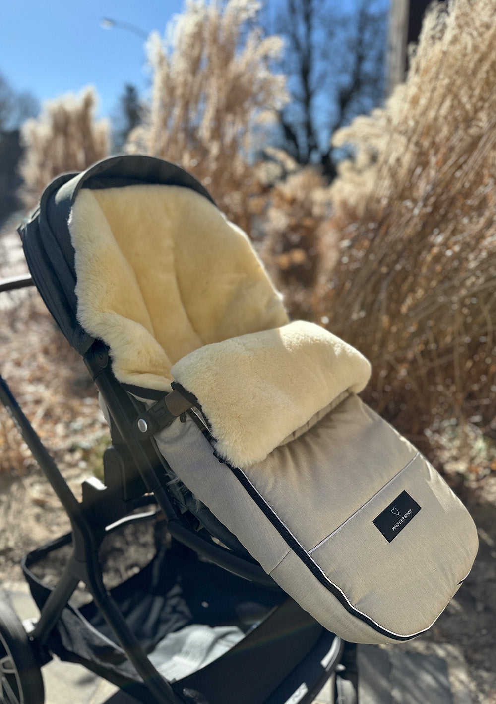 KIND DER STADT Premium Lammfell-Fußsack beige