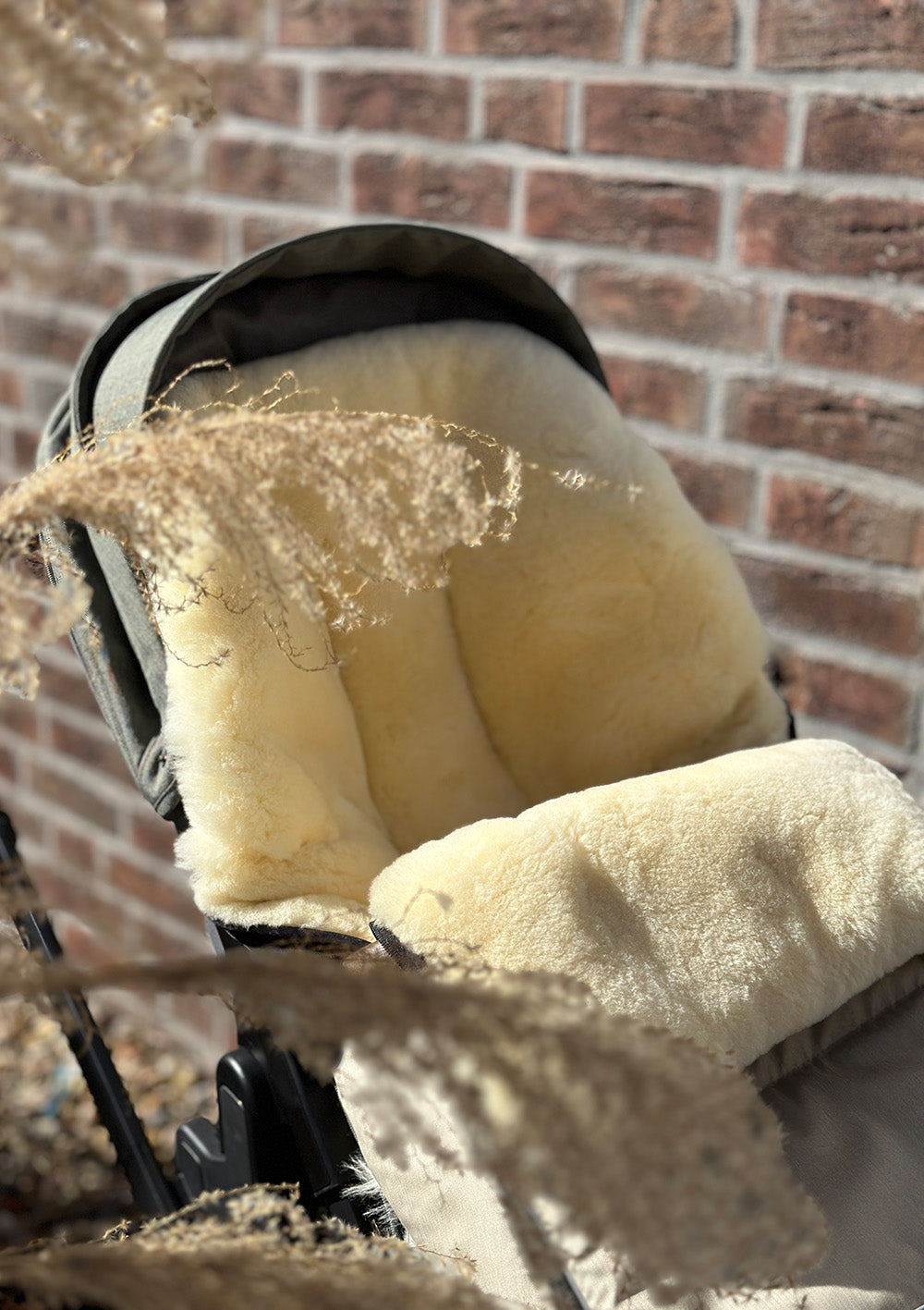 KIND DER STADT Premium Lammfell-Fußsack beige