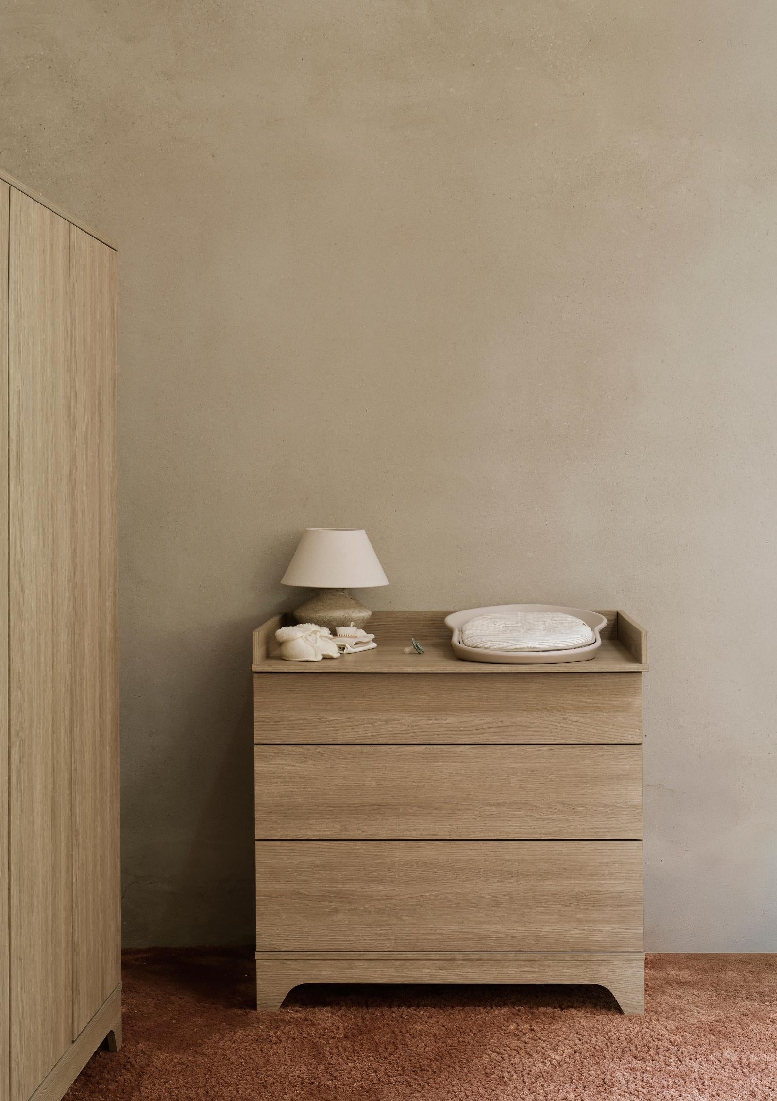 Quax Kommode 'Tsugi' Honey Ash mit Wickelaufsatz