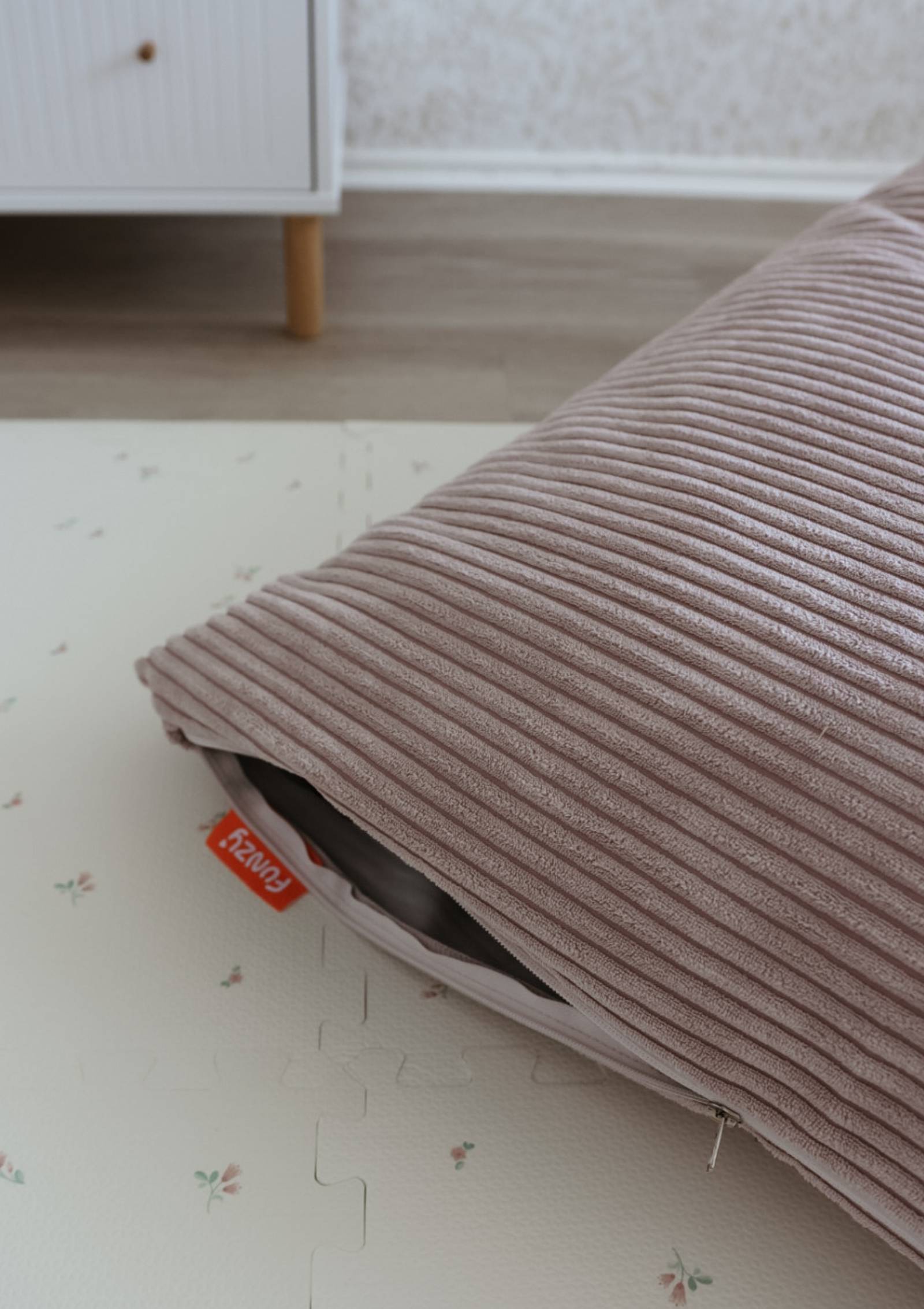 Funzy Lounger Sitzsack Cord Kirschblüte Rosa – per Reißverschluss abnehmbarer Bezug