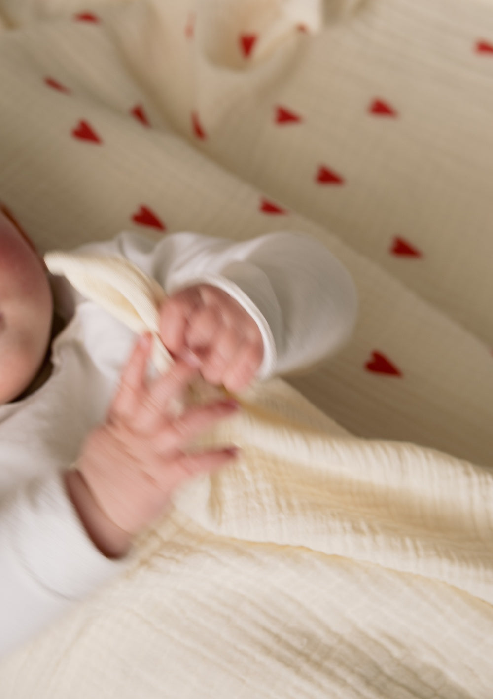 Studio Noos Musselin Mulltuch 'Swaddle Print Large' Beige Hearts 120 x 120 cm