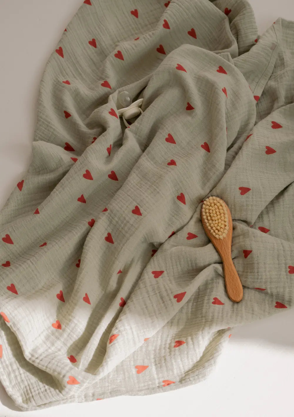 Studio Noos Musselin Mulltuch 'Swaddle Print Medium' Green Hearts 70 x 70 cm