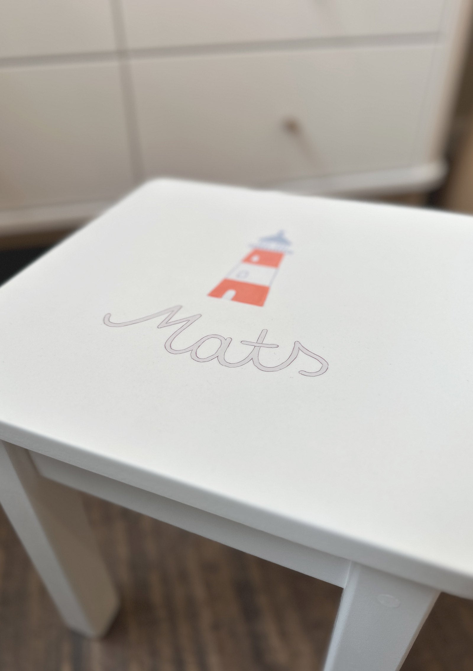 Isle of Dogs Kinderhocker weiß handbemalt