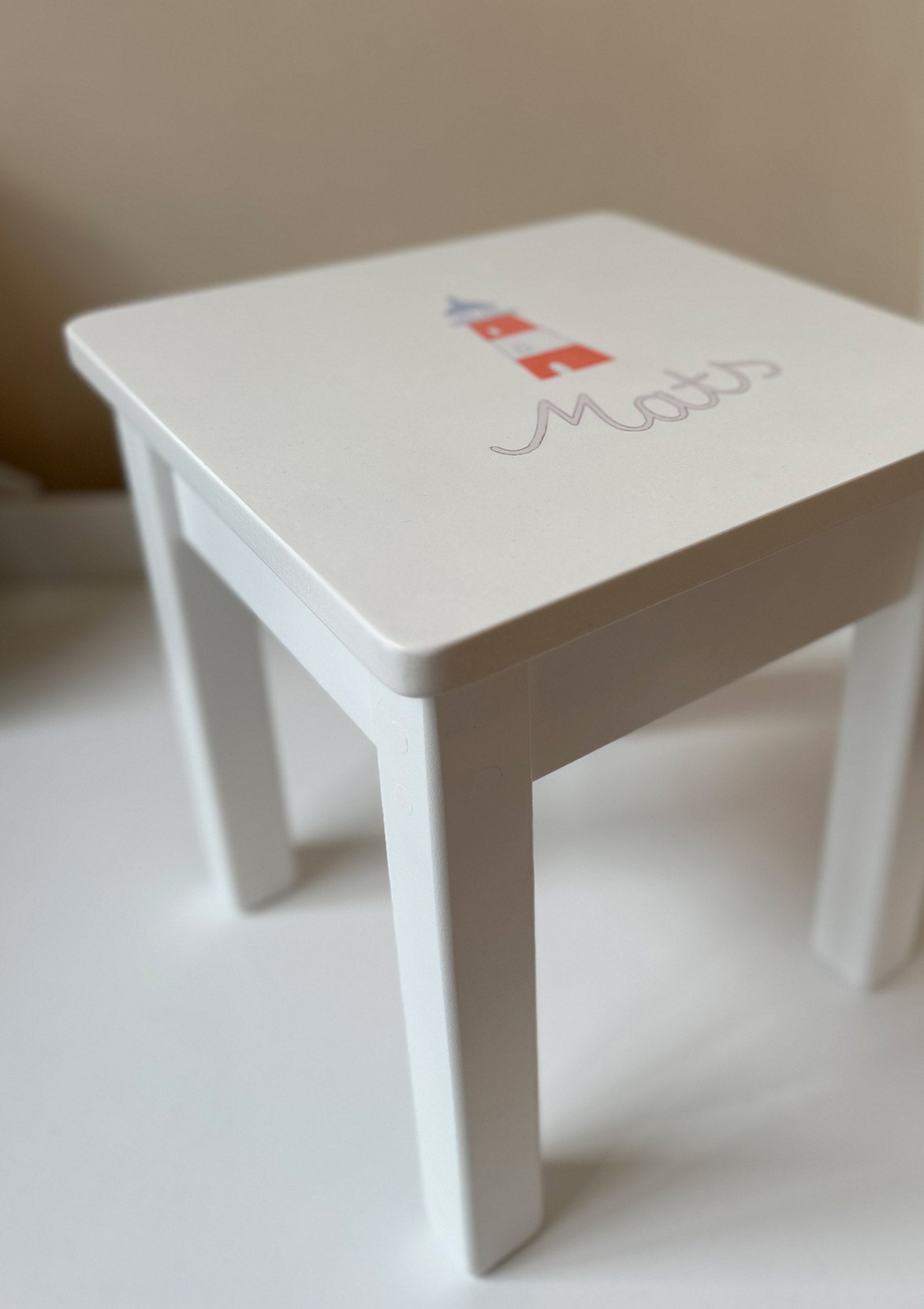 Isle of Dogs Kinderhocker weiß handbemalt