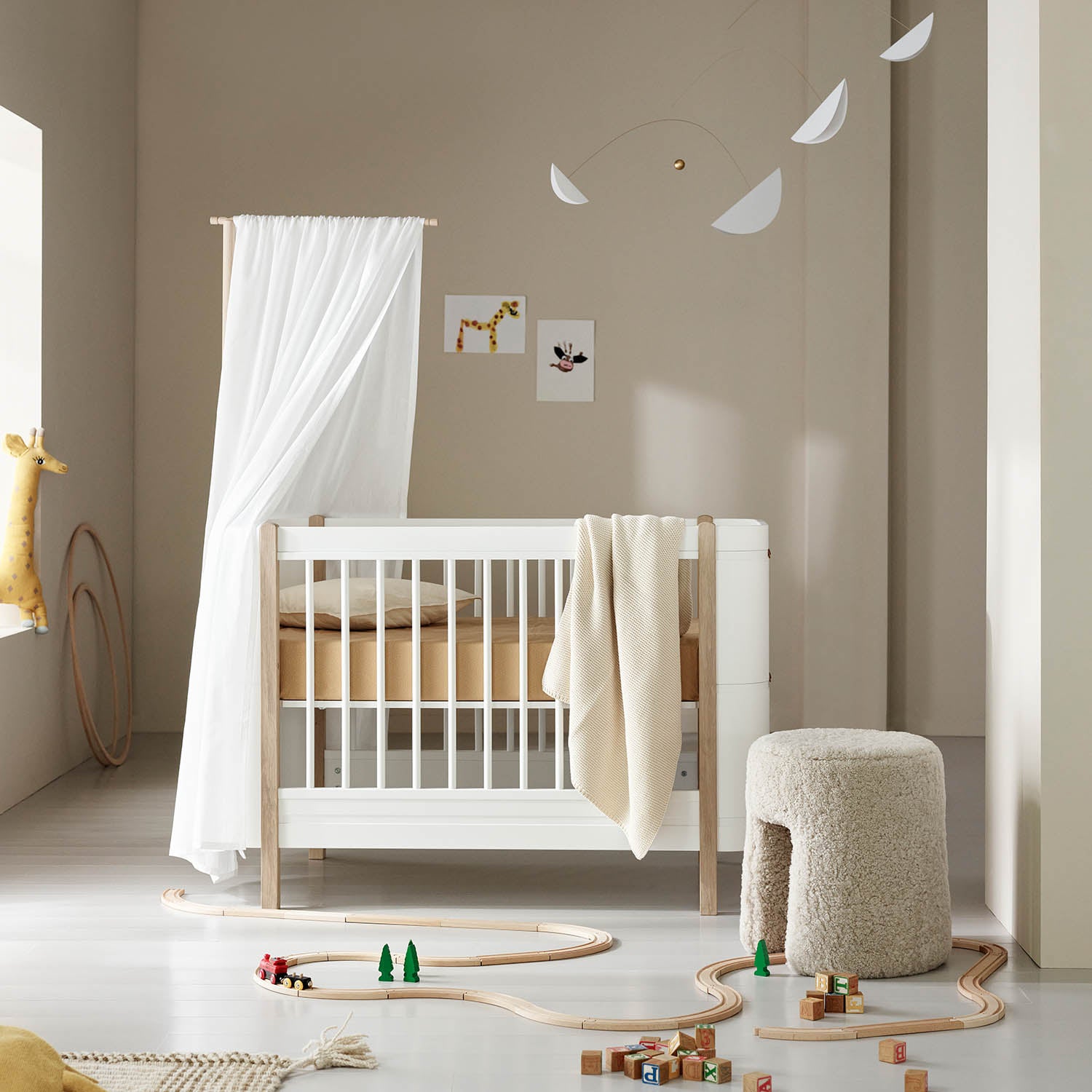 Kindermöbel für jedes zuhause - im Bild: Oliver Furniture Mini+ Babybett