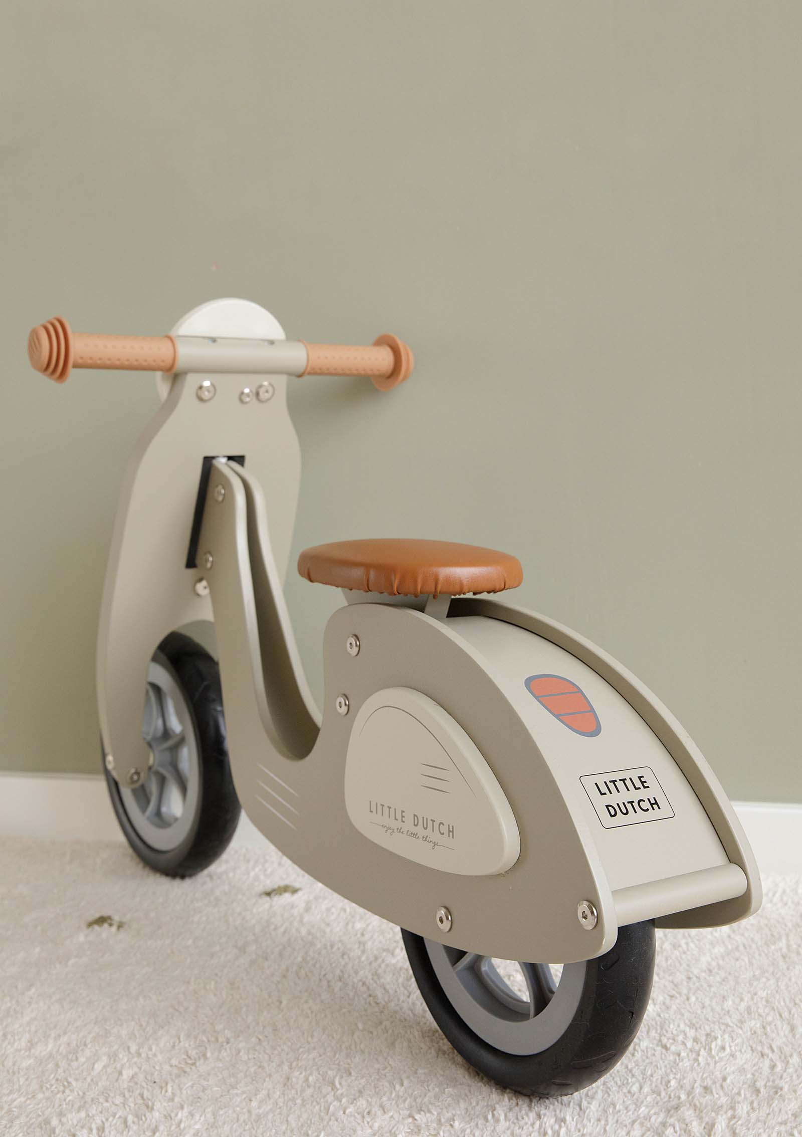 Laufrad Holz-Roller olive