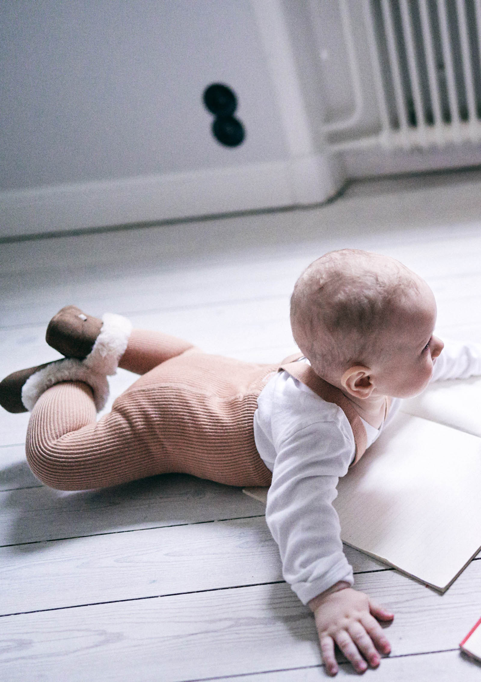 Strumpfhose mit Trägern mit Fuß light brown rose