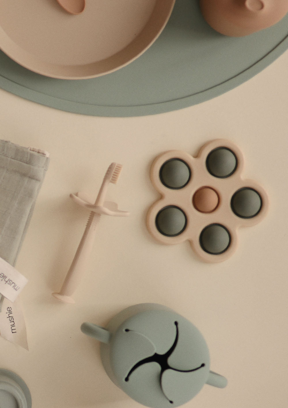 mushie Spielblume Dried Thyme Natural Shifting Sand