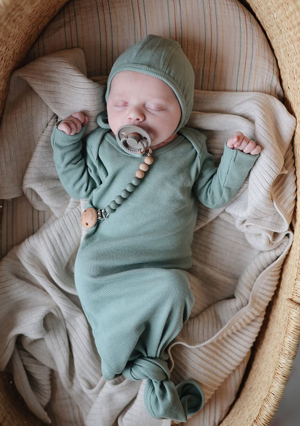 Geknotetes Babykleid roman green