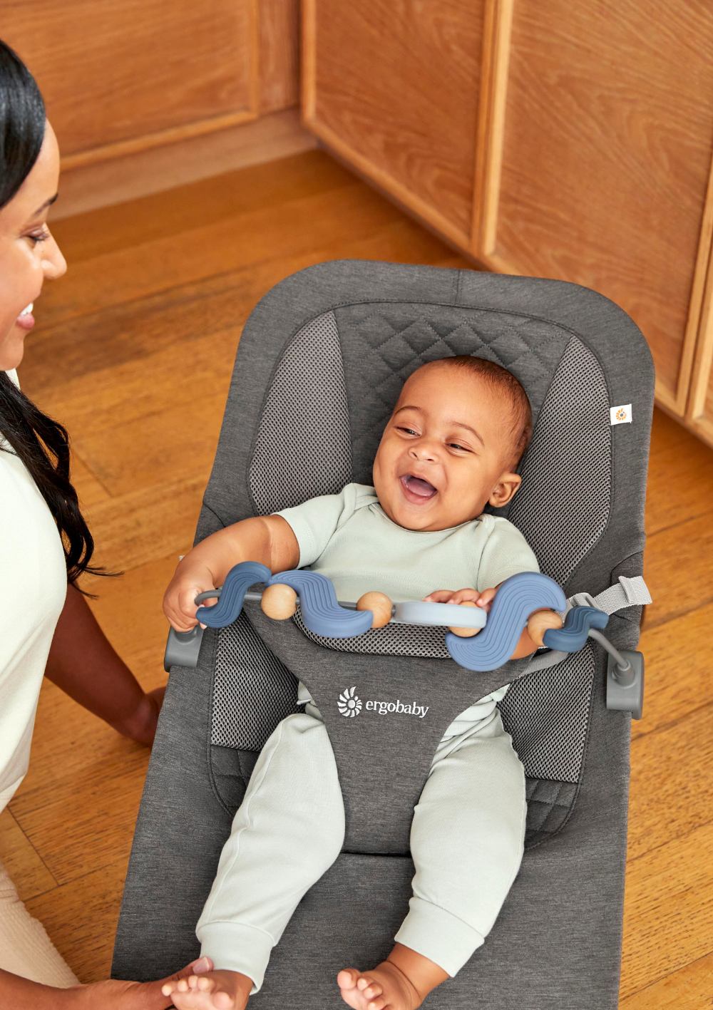 Ergobaby 'Evolve' Spielbogen Serene Swells