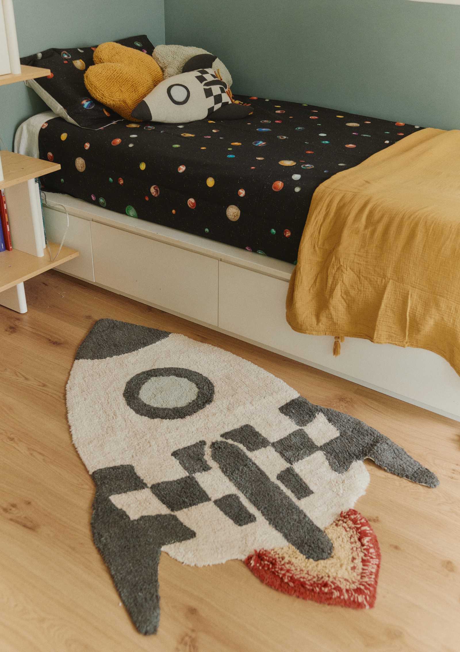 Lorena Canals Teppich mit Weltraum-Motiv 'Rocket' 135 x 85 cm
