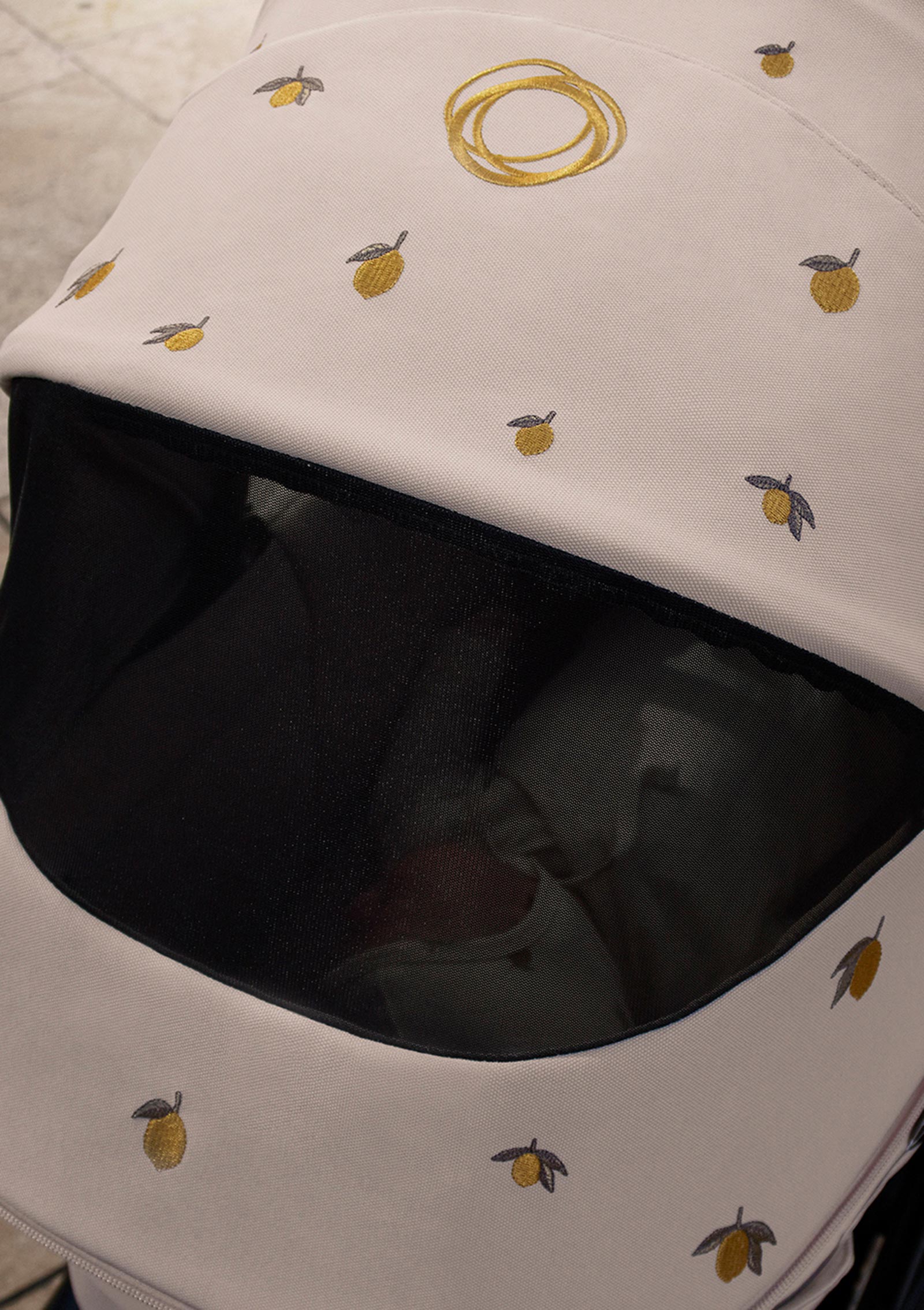 Bugaboo Kinderwagen-Set 'Fox 5 Renew x Konges Sløjd' Wüstentaupe Melange / Lemon - Sichtfenster bei Babywanne