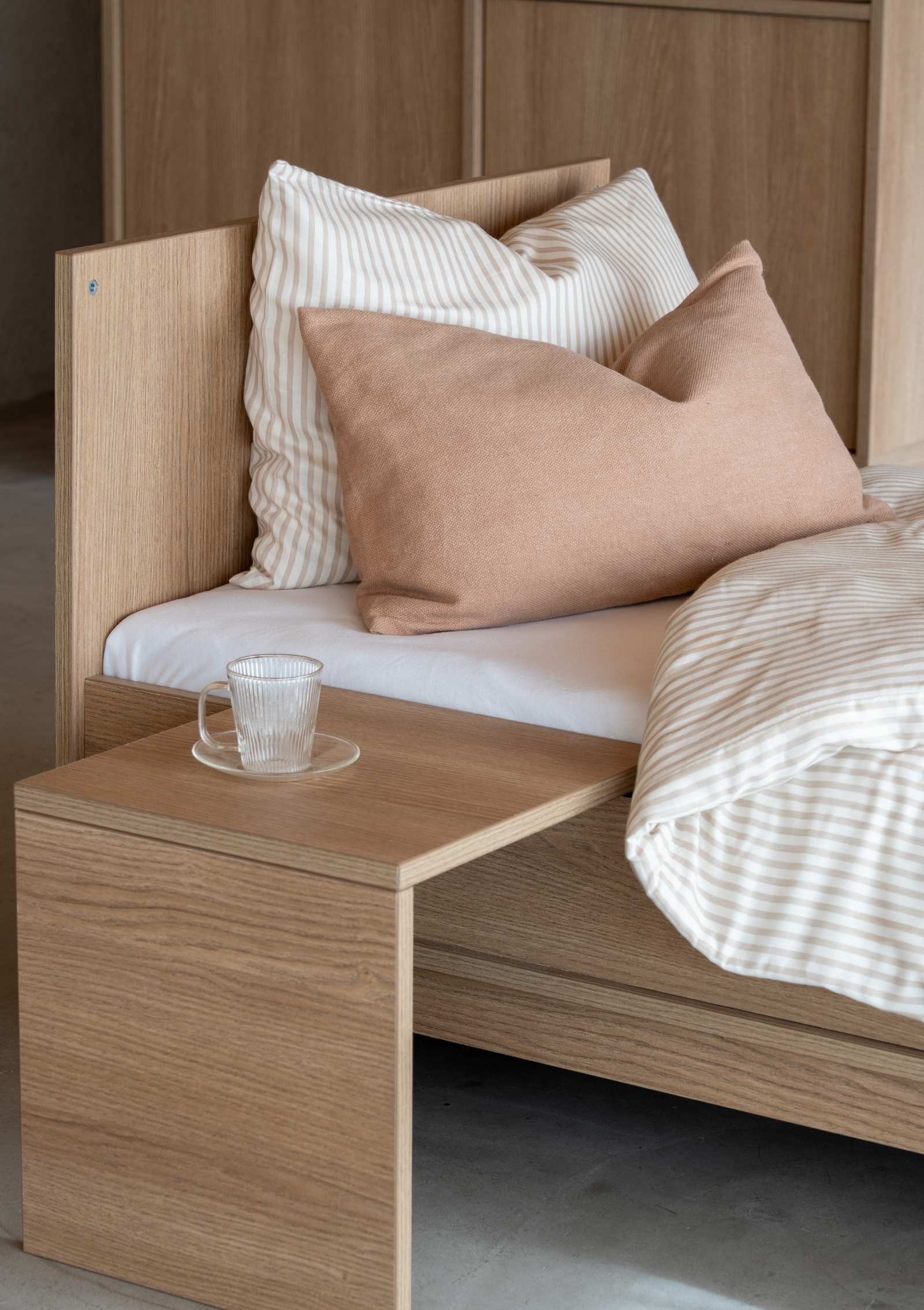 Quax Junior Erweiterungsset 'Kyo' Honey Ash – Jugendbett mit Nachttisch