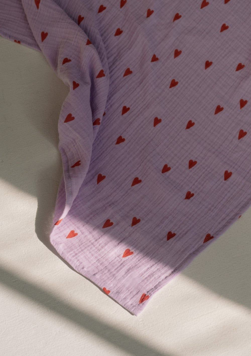 Studio Noos Musselin Mulltuch 'Swaddle Print Large' Purple Hearts 120 x 120 cm