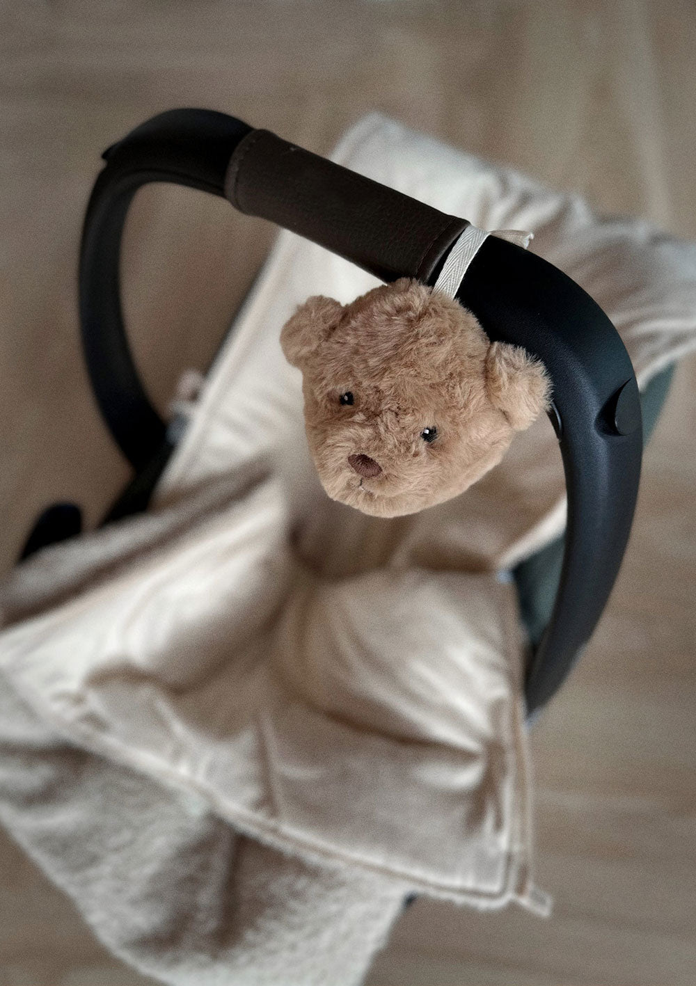 Teddy mit Herzschlag 'Lou on the go' braun